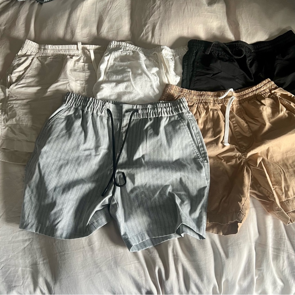 Bundle of 5 men’s casual shorts